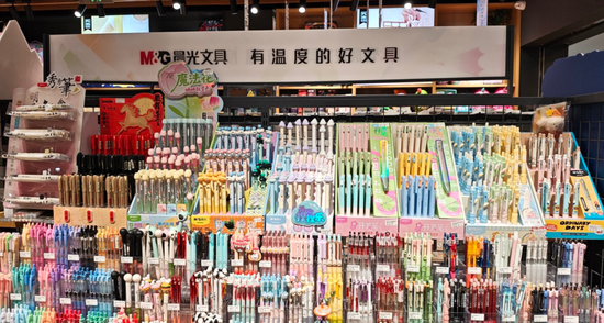 1年卖出18亿支笔的晨光,向“情绪价值”要增量?