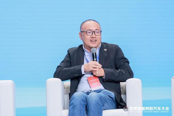 比亚迪华为同台谈智驾!何小鹏再次开炮L3,六位车圈大佬激辩