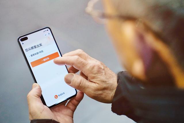 七平台联合倡议推动新就业形态人员参保医保:责任明确化,骑手司机盼落地